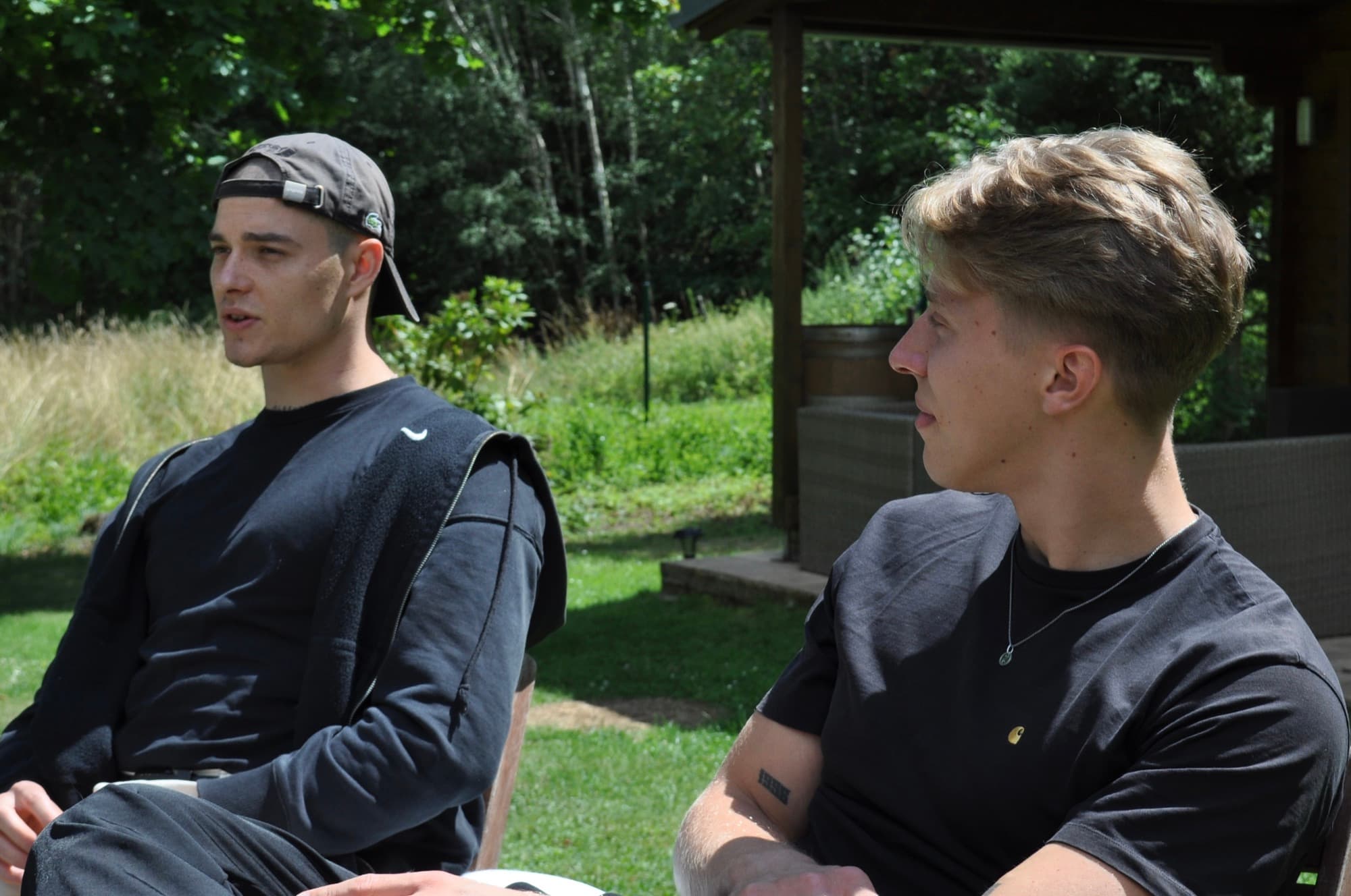Lars und Justin in einer Feedbackrunde